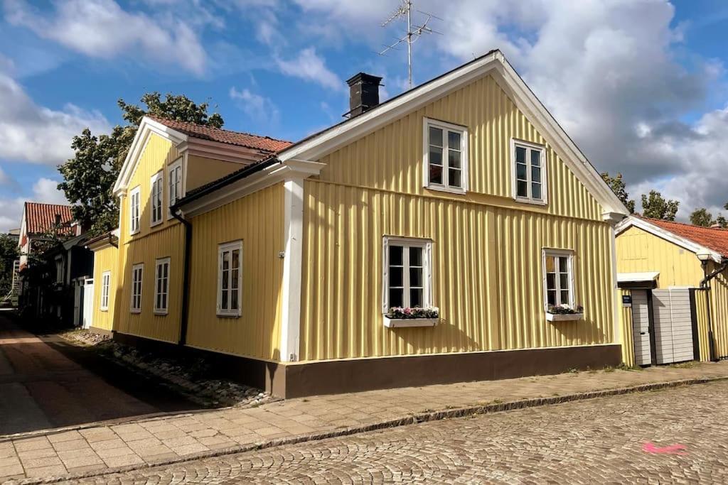 Central Laegenhet I 1700-Talshus Vastervik Ngoại thất bức ảnh